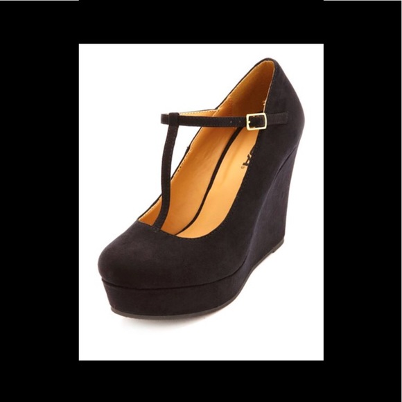 Soda Shoes - NWOT T-Strap platform Mary Janes